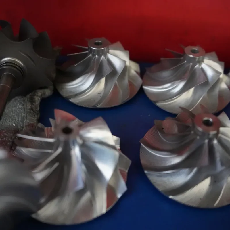 Koła kompresji turbosprężarek przygotowane do montażu w warsztacie BW Turbo
