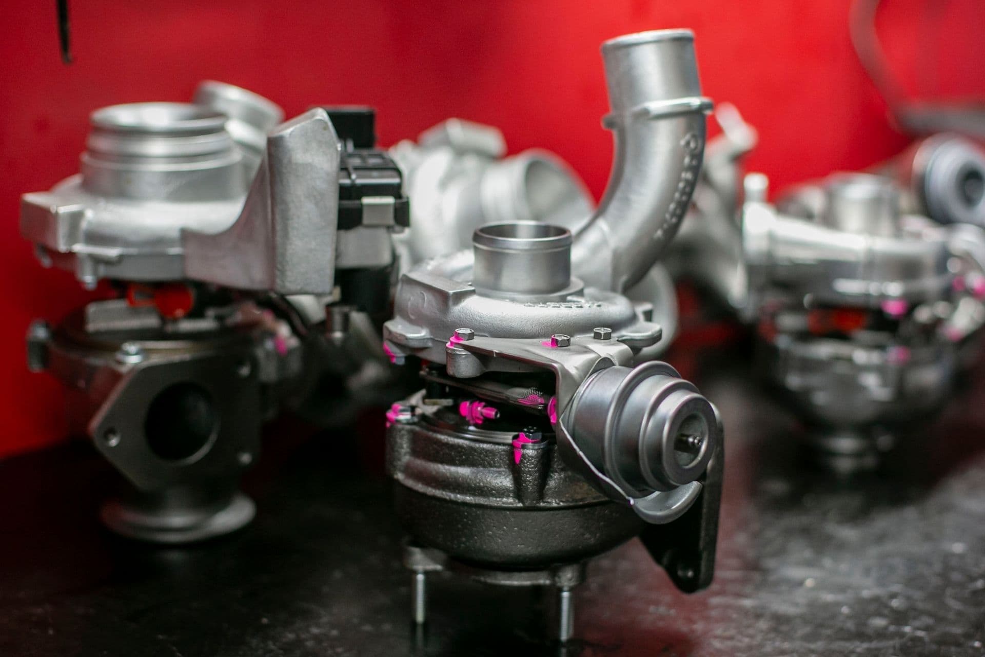Regenerowane turbosprężarki na stanowisku technicznym